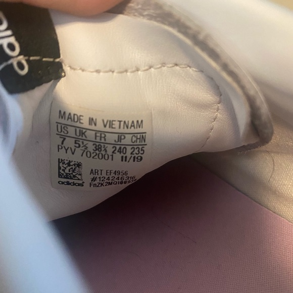 adidas Originals Sleek Super W White Black Signal Coral Women Casual Shoe EF4956 - Picture 2 of 7